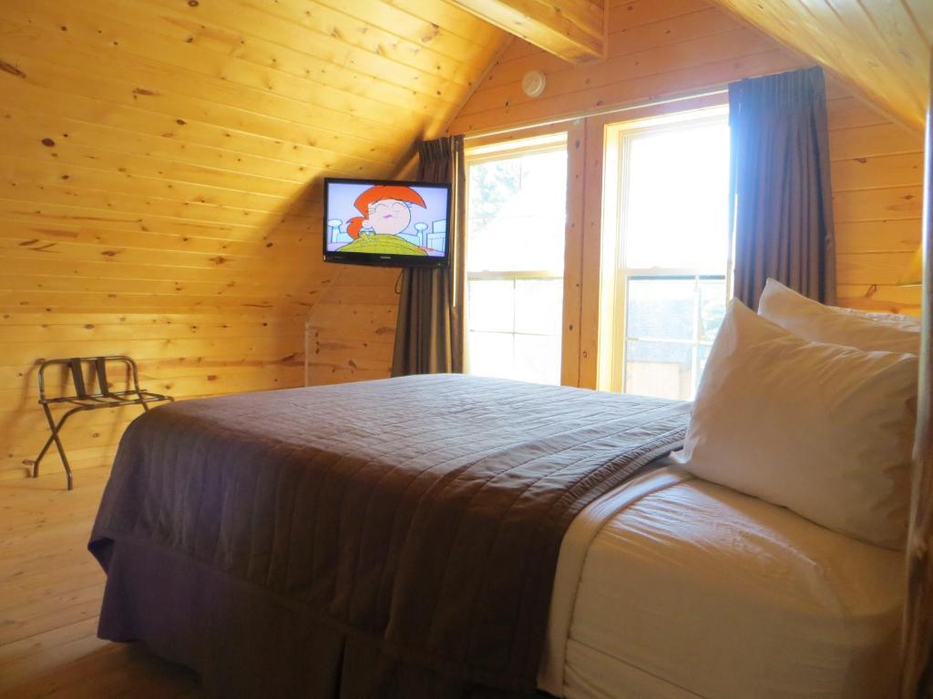 Cabins Of Mackinac & Lodge Mackinaw City Phòng bức ảnh