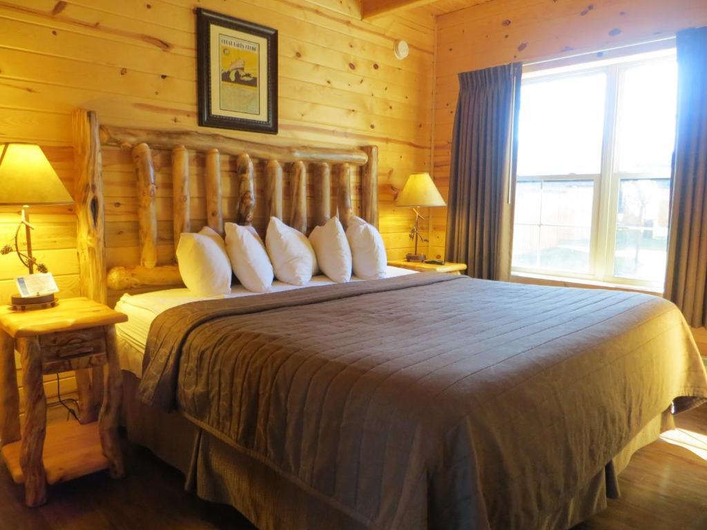 Cabins Of Mackinac & Lodge Mackinaw City Phòng bức ảnh