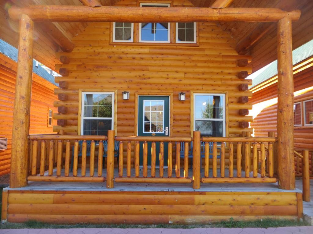 Cabins Of Mackinac & Lodge Mackinaw City Phòng bức ảnh